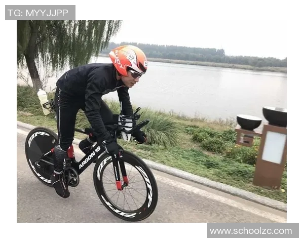 重庆足球队耐力提升之路:从训练到比赛的全方位探索与实践 重庆足球队耐力提升之路:从训练到比赛的全方位探索与实践